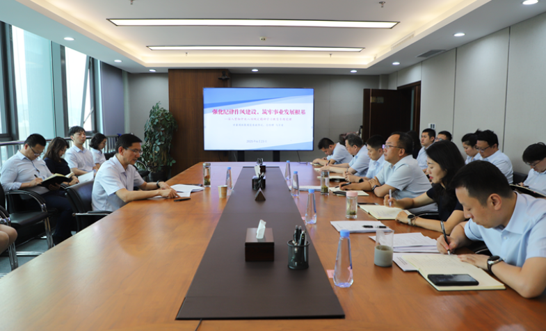 集团公司党委副书记、总经理马万荣为OK钱包全体党员干部讲授专题党课